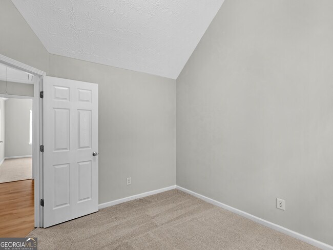 Building Photo - 230 Millstone Dr