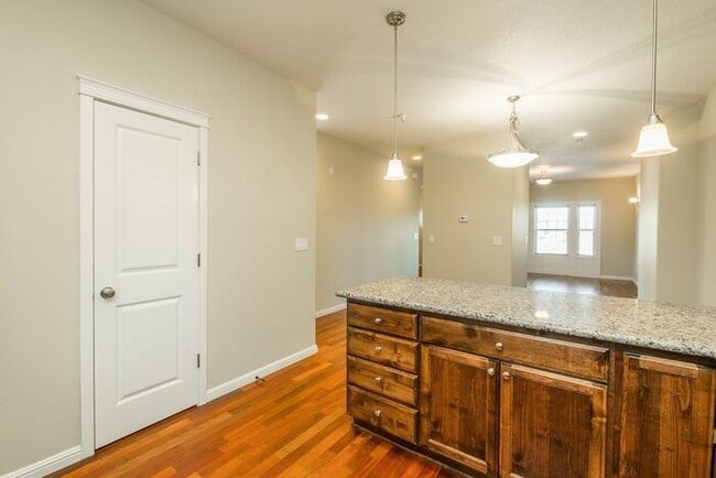 Building Photo - Now Waitlisting For February Move-in! Springwater Corridor 3-Bedroom Townhome For Rent.