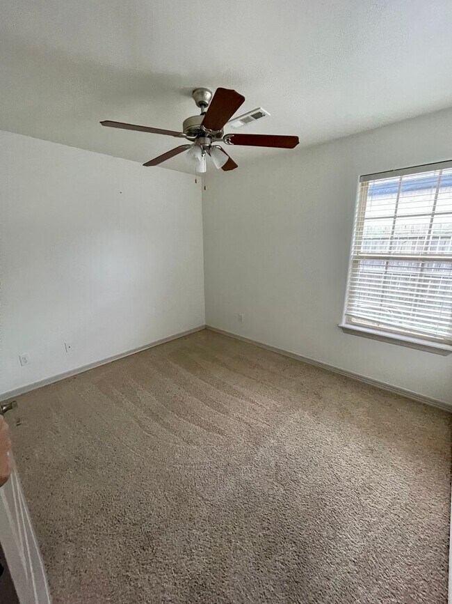 Building Photo - Gorgeous 3 Bedroom/ 2 Bath Home for Rent i...