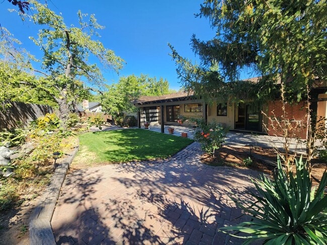 Building Photo - 4 bedroom home off of Mayberry Dr in Reno
