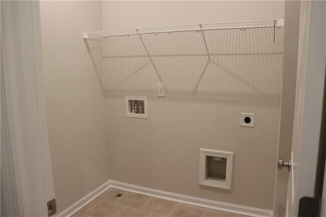 Building Photo - 3328 Hidden Valley Cir