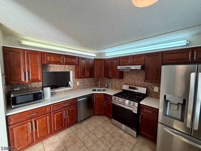 Building Photo - 347 Bromley Pl