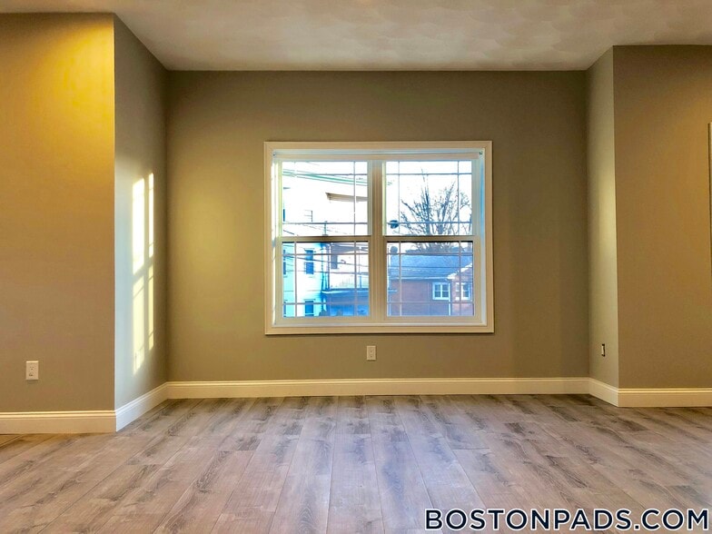 Building Photo - 9 Dehon St