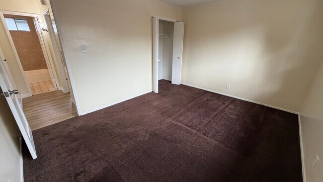 Building Photo - 159th