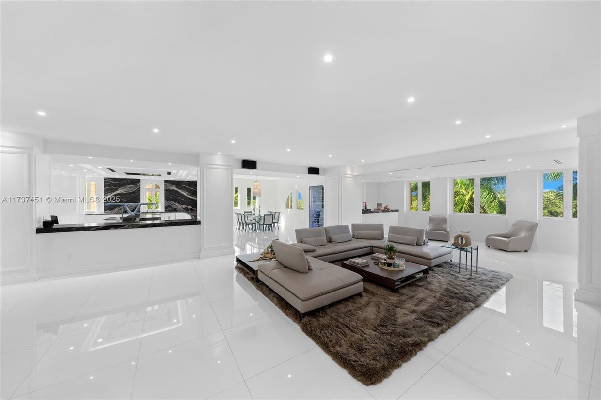 Building Photo - 600 Coral Way