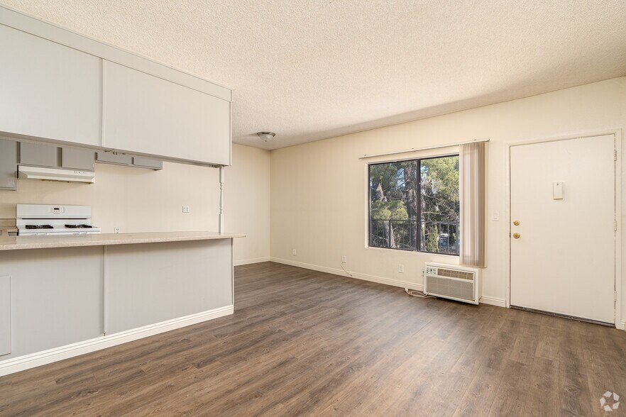 1BR, 1BA - 546SF - Living Room - 10210 Mountair Ave., Tujunga