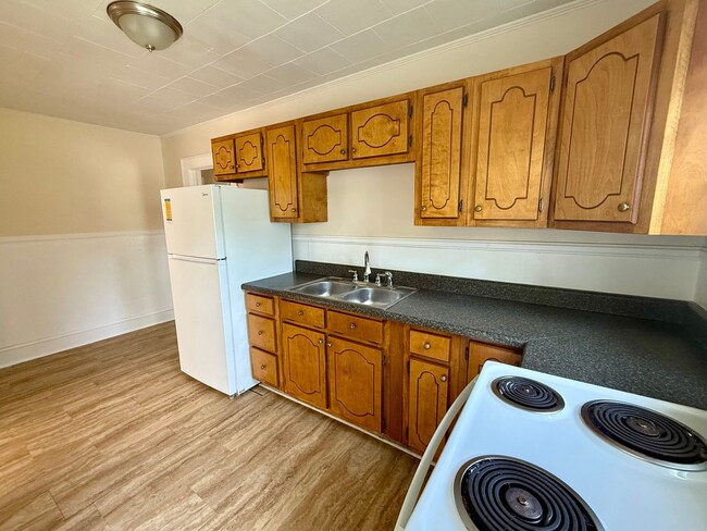 Building Photo - Three bedroom, 1 bath house in Graham