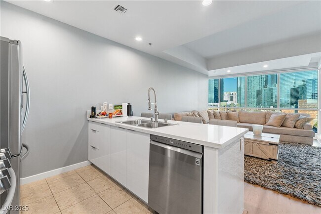 Building Photo - 4525 Dean Martin Dr