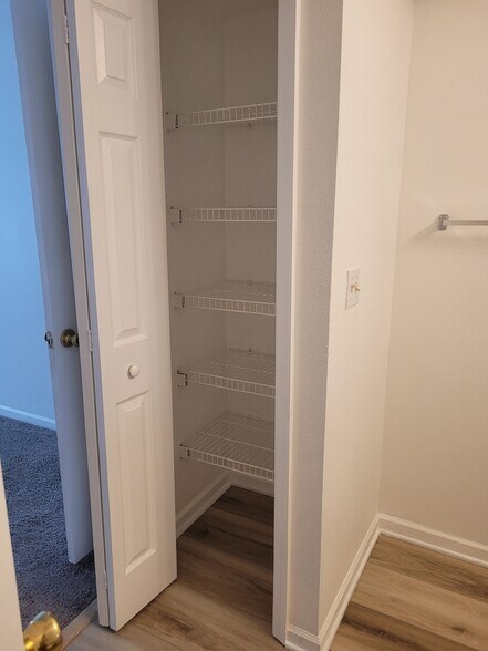 Master bath linen closet - 712 Crest Pines Dr