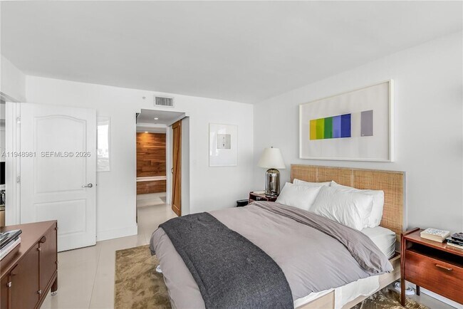 Building Photo - 1800 Sunset Harbour Dr