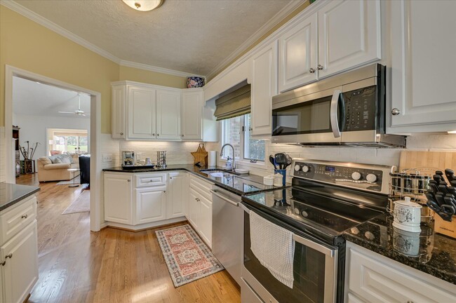 Building Photo - 108 White Willow Pl