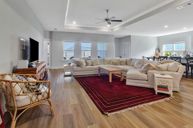 Building Photo - 4 BEDROOMS IN GULF BREEZE!!
