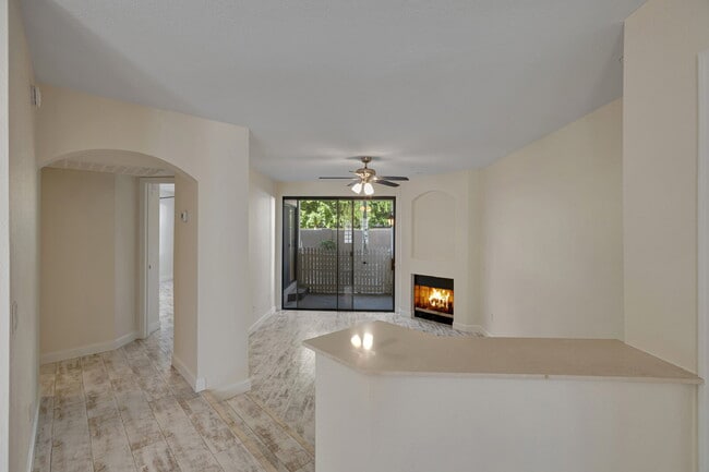 Building Photo - Camelback Corridor Condo now available!