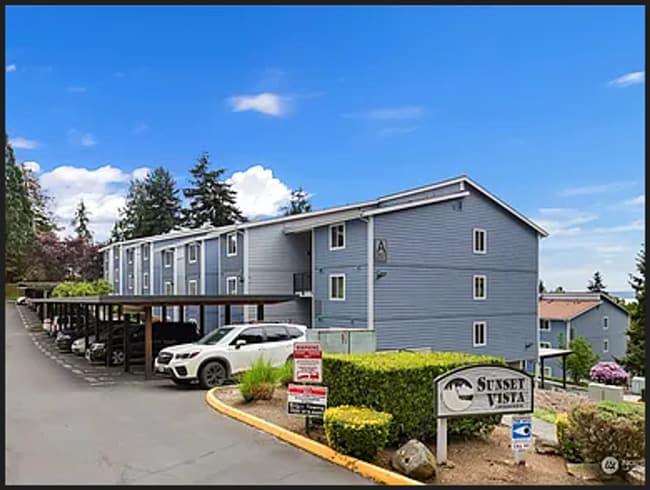 Building Photo - 2-Bed Condo in Kent – Fireplace, Balcony & Convenient Location!