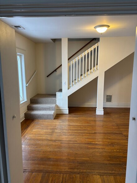 Building Photo - 163 N Keats Ave