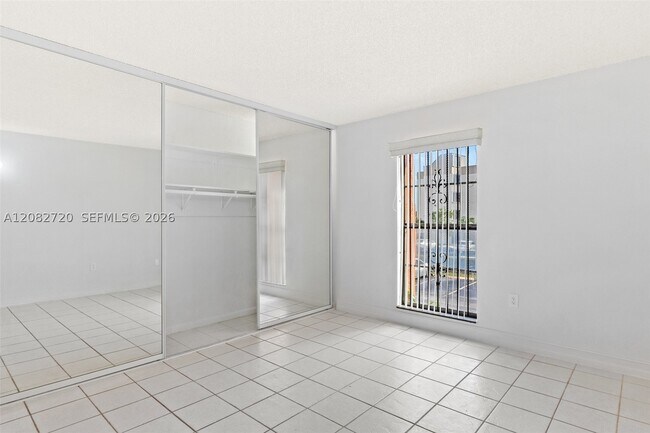 Building Photo - 1300 W 47th Pl