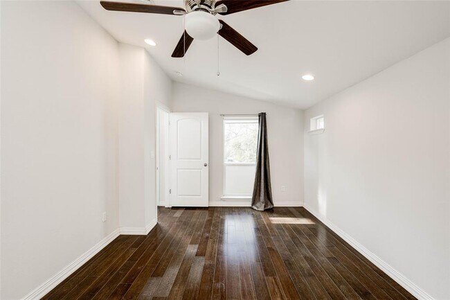 Building Photo - 811 Gunter St