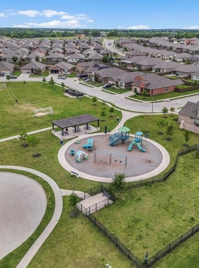 Building Photo - 2329 Briscoe Rnch Dr