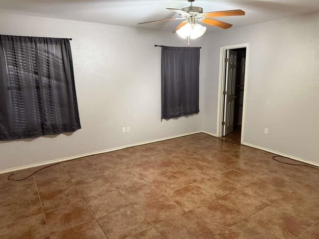 Building Photo - 613 Cuervo Dr