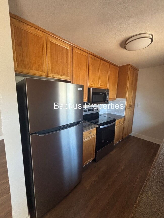 Building Photo - Updated three-bedroom unit in North Salinas