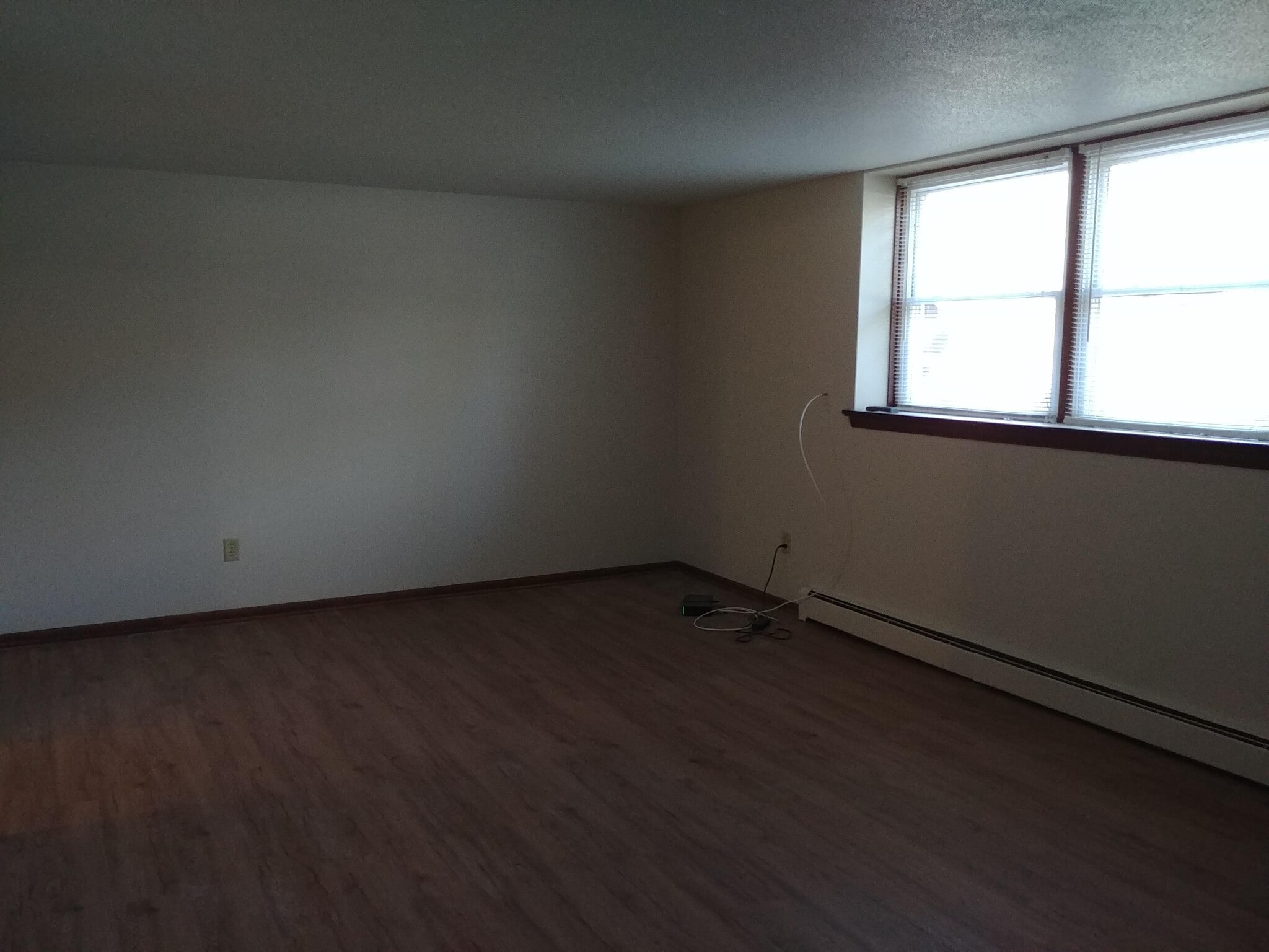 Large Living room - 92 Logan Ave W
