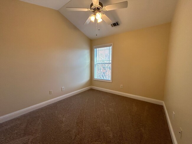 Building Photo - Charming 3-Bed 2.5-Bath Townhouse in White...