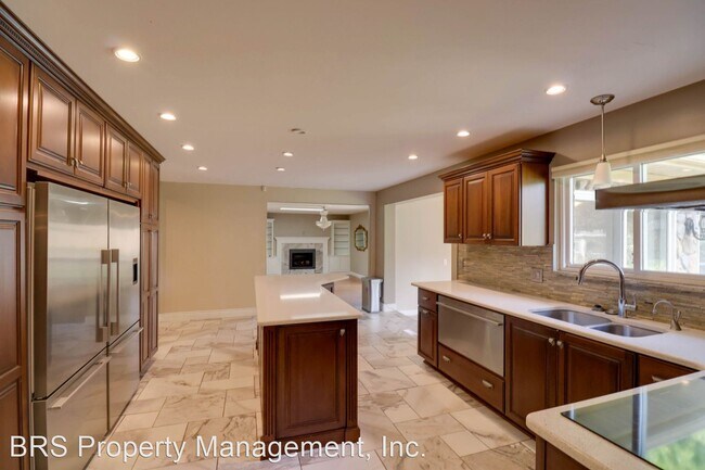 Building Photo - 5 br, 2.5 bath House - 1681 Glen Meadow Lane