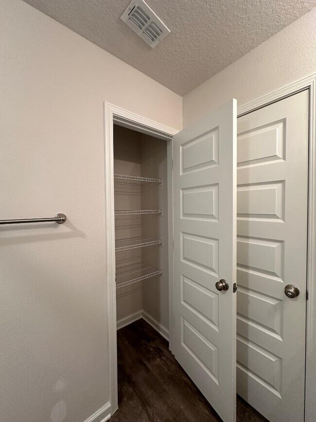 Building Photo - 3998 Whitetail Ln