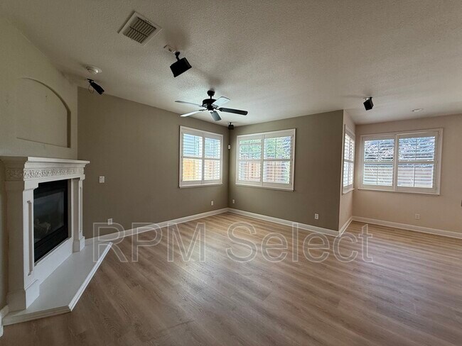 Building Photo - 637 Lavastone Dr