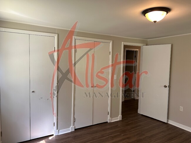 Building Photo - 3464 Red Banks Rd S