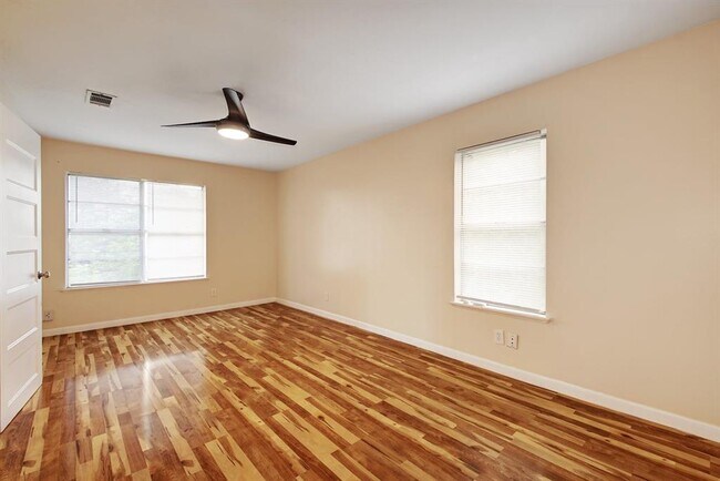 Building Photo - 1202 Artesian Cir