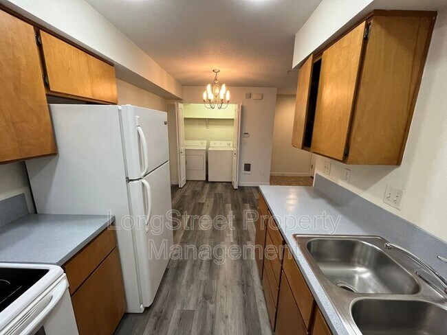 Building Photo - 8324 SE Rhine St