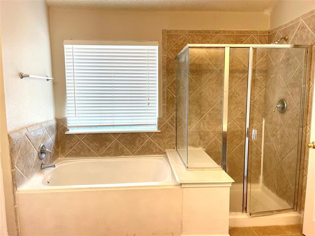 Building Photo - 7728 Parkwood Plaza Dr