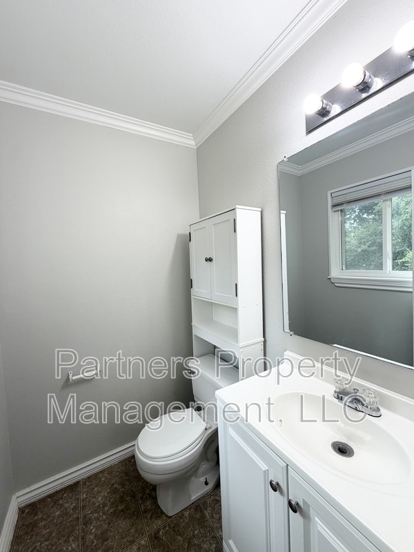 Building Photo - 408 W Nightingale Cir
