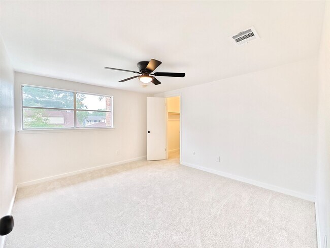 Building Photo - 4106 Clovernook Ln