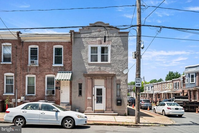Building Photo - 815 N Lincoln St