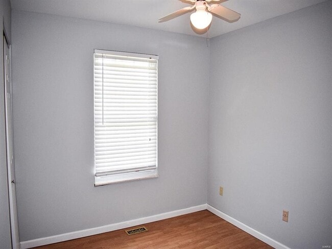 Building Photo - Great Webster Location!