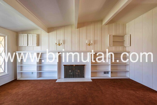 Building Photo - 2630 Lincoln Ln