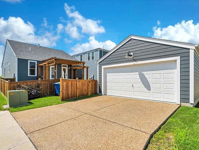 Building Photo - 3334 Simeon Bunker St