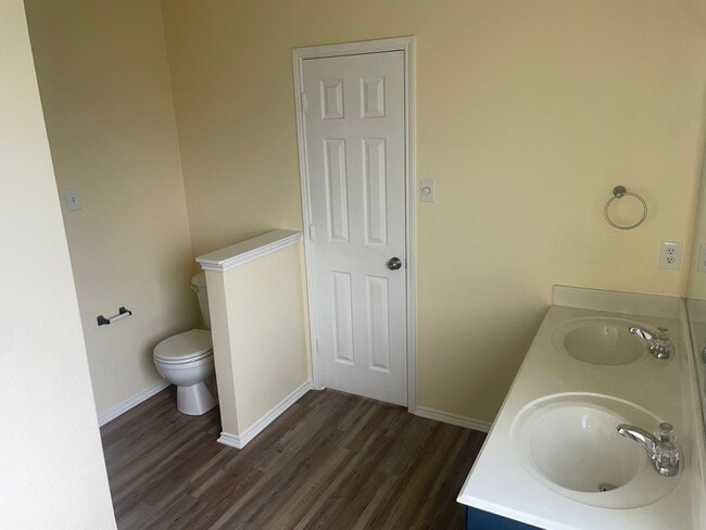 Building Photo - 2108 Northridge Dr