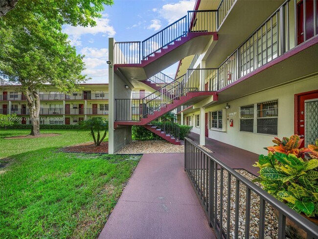 Building Photo - 151 SW 135th Terrace