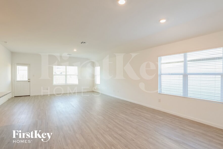 Building Photo - 2721 La Mundial St