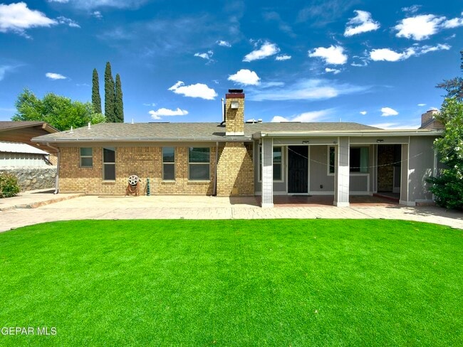 Building Photo - 3217 Funston Pl