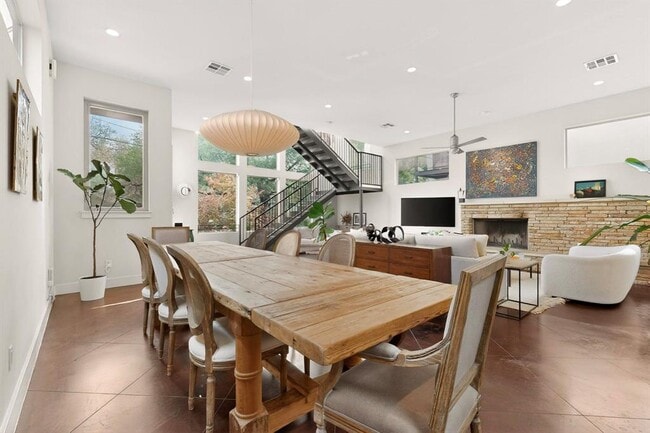 Building Photo - 807 W Gibson St