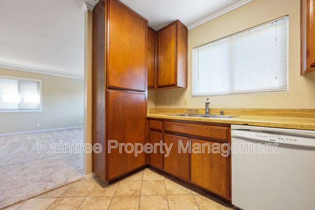 Building Photo - 1390 Hygeia Ave