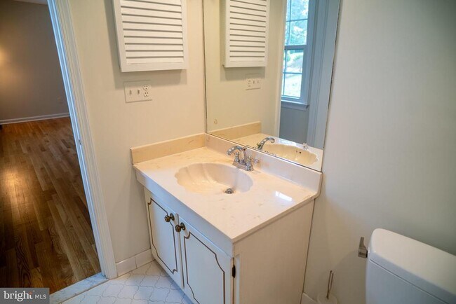 Building Photo - 5012 Larno Dr
