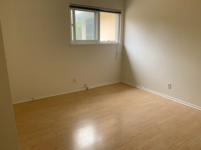 Building Photo - 270 Savona Ave