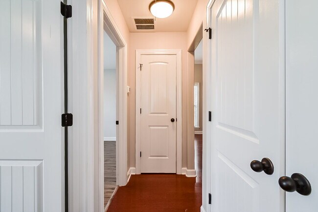 Building Photo - 7393 Brentridge Dr