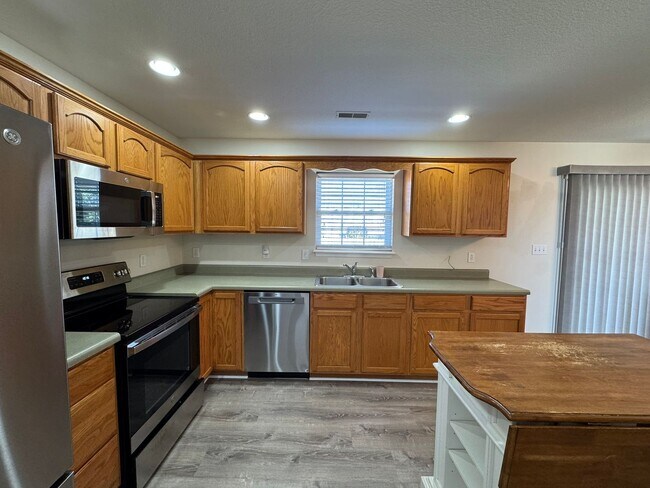 Building Photo - 2603 Oakfield Dr