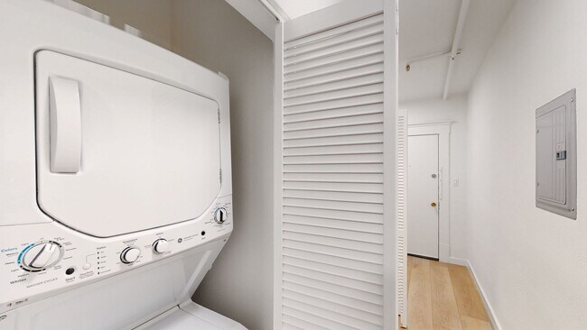 Building Photo - 903 Pine St